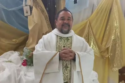 Sacerdote atropelló a tres jóvenes y siguió su camino