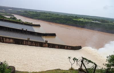 Itaipú vuelve a abrir compuertas tras incremento de agua