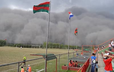 Lluvia negra: Fenómeno climático amenaza a Paraguay