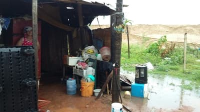 Viviendas se inundan en Bañado Sur