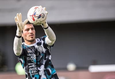 Olimpia en alerta: Olveira no completó la práctica y es duda ante Guaraní