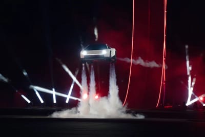 Tesla sorprende con un Roadster eléctrico capaz de volar