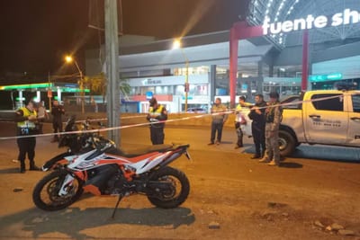 Joven muere tras caer de una moto frente a Fuente Shopping