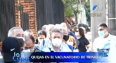 Desorganización y quejas en espera de la segunda dosis en Trinidad