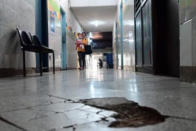 Escasez crítica en hospitales públicos: Pacientes pagan por sobrevivir